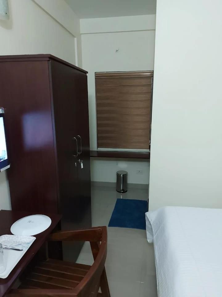 Masterkey Deluxe Rooms Kochi Exteriör bild