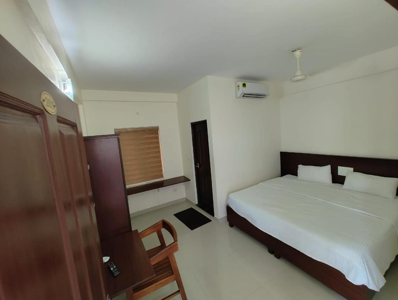 Masterkey Deluxe Rooms Kochi Exteriör bild